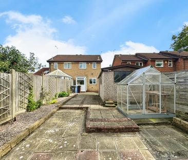 2 bedroom semi-detached house to rent - Photo 6