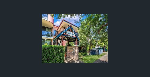 GROUND FLOOR APARTMENT - Photo 1