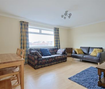 2 bedroom Flat to rent in Stoneleigh Avenue, Longbenton, Newcastle ... - Photo 1