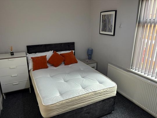 1 bedroom in a house share to rent - Photo 1