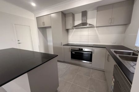 Stunning Brand-New Family Home in Sought-After Madora Bay - Photo 4