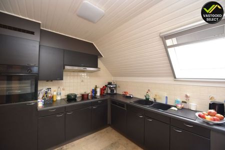 Te Huur: Ruim 2-slaapkamer appartement met terras en garage in Sijsele - Photo 2