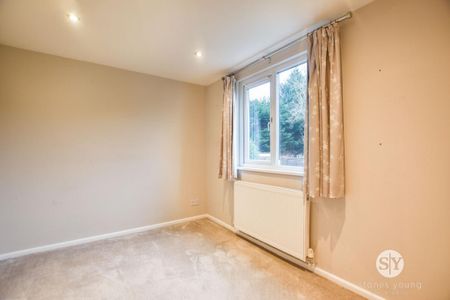 4 bedroom semi-detached house to rent - Photo 2