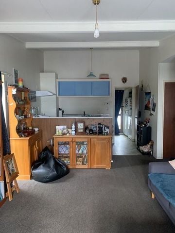 Well located, tidy, back unit, away from busy road - Photo 2