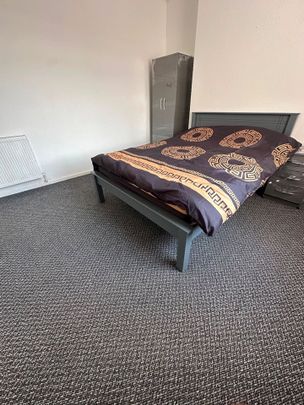 Room in a Shared House, Portland St, B6 - Photo 1