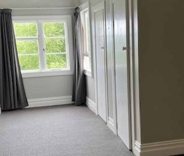 Handy two-bedroom - Photo 1