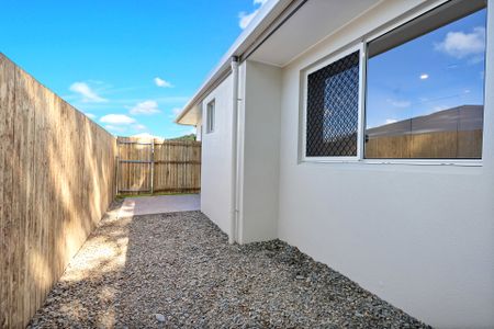 ** BREAK LEASE ** SIMPLY STUNNING! PRIVATE, MODERN & SPACIOUS DUPLEX WITH BUSHLAND BACKDROP! - Photo 4