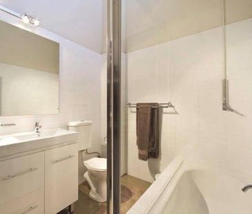 Perfect location- Don't miss out on making this home yours! - Photo 5