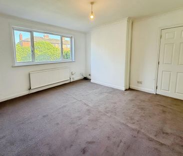 4 bedroom semi-detached house to rent - Photo 3