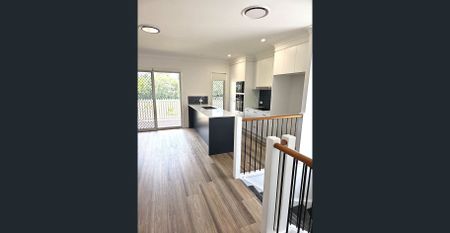 AVAIL 15/12/2025 - 3 BED 2BATH TOWNHOUSE - FULLY DUCTED AIR & A LAWNED BACKYARD OVERLOOKING PARK - Photo 5