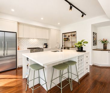 Exceptional Family Residence in a Parkside Position - Photo 3