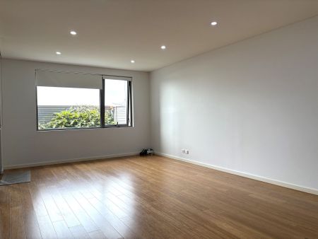 Modern 1-Bedroom Apartment in Earlwood - Photo 3