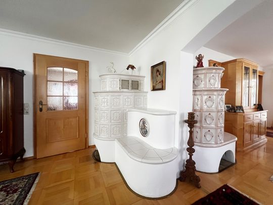 Bayrischer Charme: freistehendes Einfamilienhaus mit Garten, Kachelofen, Wintergarten, Outdoor-Pool - Photo 1