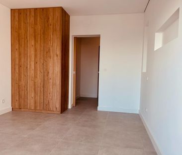 Apartamento T1 para arrendamento sem móveis no centro do Estoril - Photo 1