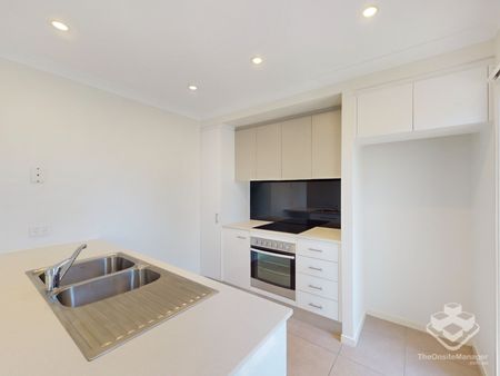 3 Bedroom 2 Level townhouse - Photo 5