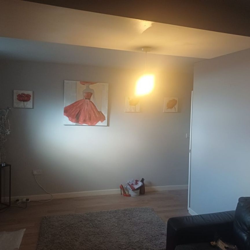 2 bed Flat - To Let - Photo 1