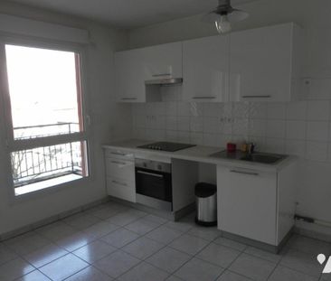 GIVORS (69) - T3 - 67.10 m² - 2 chambres - 1 balcon - 1 stationnement - Photo 3