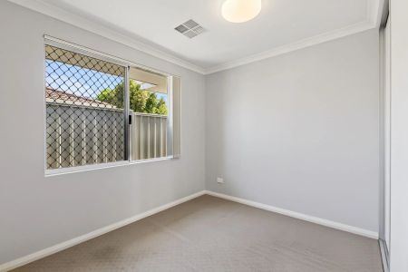 Stylish, Low-Maintenance Living in a Prime Bassendean Location - Photo 4
