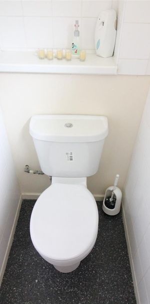 Wellington Road North, Hounslow - Photo 1