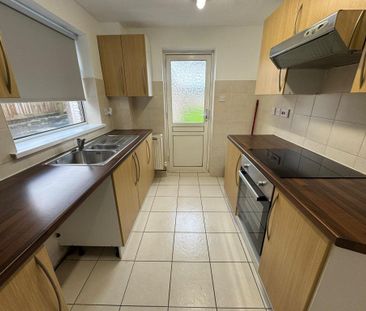 3 bedroom semi-detached house to rent - Photo 6