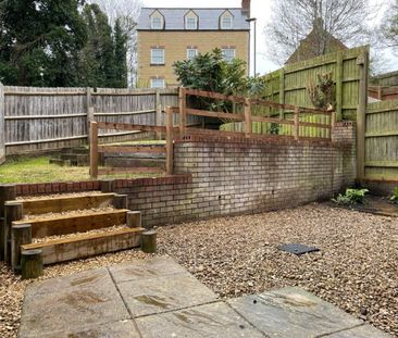4 bedroom House To Let - Photo 4