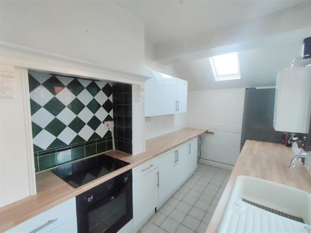 2 bedroom terraced house to rent - Photo 4