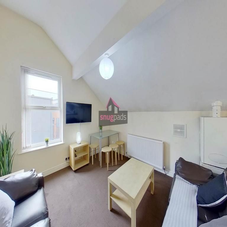 3 bedroom flat to rent - Photo 1