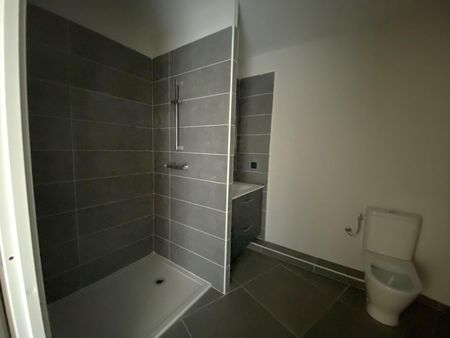 Location Appartement 1 pièce 37m² FREJUS 83600 - Photo 2