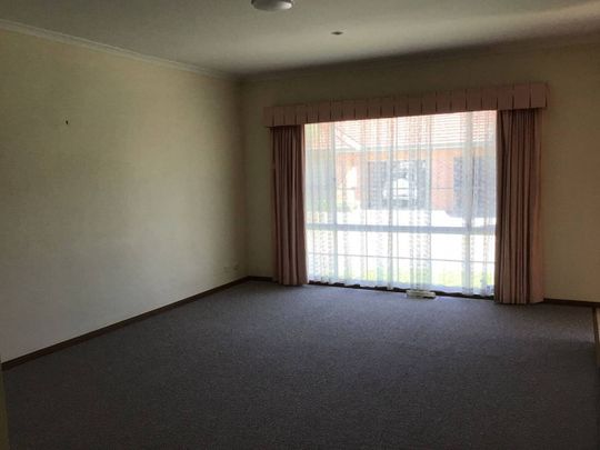 Just like a house is this lovely 2 bedroom unit with all the comforts - Photo 1