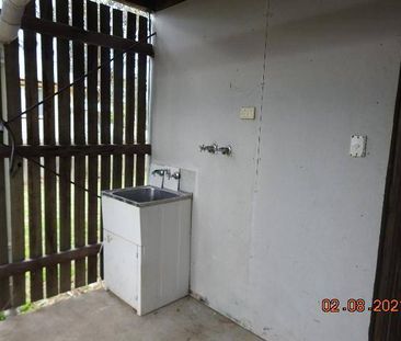 MODERN, AIR CONDITIONED, HIGH SET HOME, CLOSE TO TOWN! - Photo 3