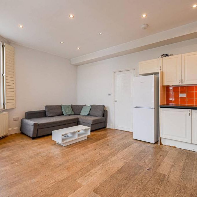 3 bedroom flat to rent - Photo 1