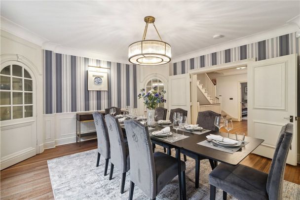 A five bedroom house of approximately 2,802 square feet. - Photo 1