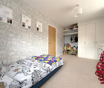 4 bedroom end of terrace house to rent - Photo 4