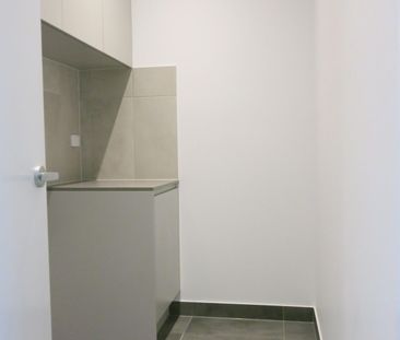"MODERN 3 BEDROOM TOWNHOUSE" - Photo 5