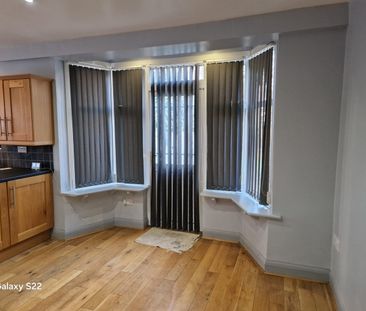 4 Bed Semi-Detached House, Abbotts Drive, HA0 - Photo 4