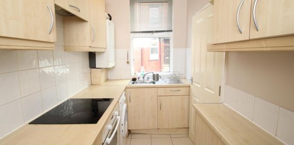 2 bedroom terraced house to rent - Photo 2