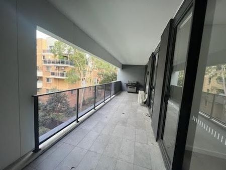 Contemporary Comfort & Convenience in Liverpool's Vibrant CBD - Photo 4