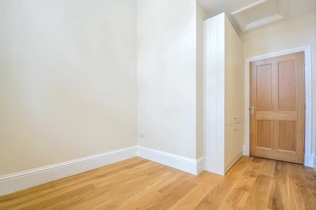 3 bedroom mews to rent - Photo 4