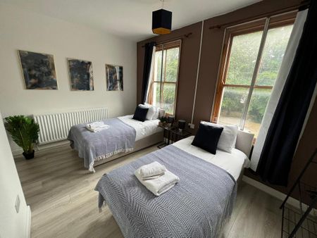 4 bedroom end of terrace house to rent - Photo 5