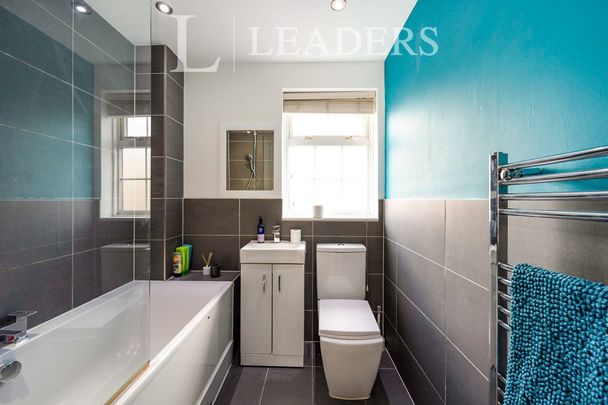 3 bedroom house to rent King Street, Southsea, PO5 - Photo 1