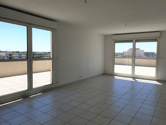 Location Appartement 3 pièces 82m² NIMES 30900 - Photo 1