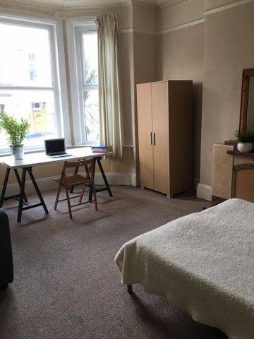 6 bedroom terraced house to rent - Photo 4
