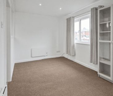 Netherfields, Leigh - Photo 2