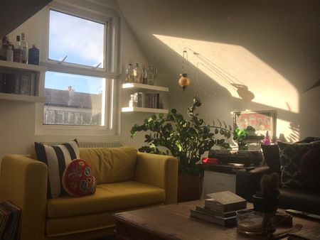 2 Bed Flat, Montrell Road, SW2 - Photo 3