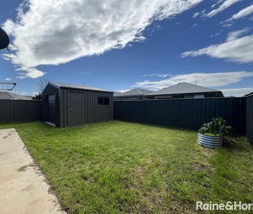 Beautifully presented 3 bedroom home with Shed and Solar - Photo 2