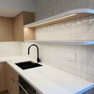 Bright Brand New 1 Bedroom Apartment Dundas West - Photo 1