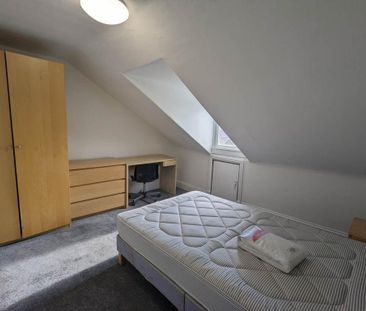 3 bedroom flat to rent - Photo 2