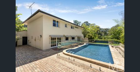 EXQUISITE FAMILY HOME IN GORDON EAST SIDE ENCLAVE - Photo 4