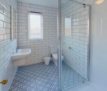 6 bedroom terraced house to rent - Photo 4