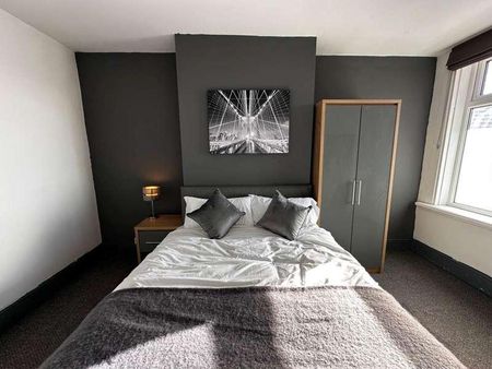 Park Street, Grimsby, DN32 - Photo 2